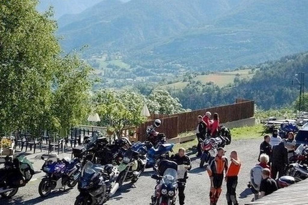Отель Au Bon Logis Ризуль Экстерьер фото